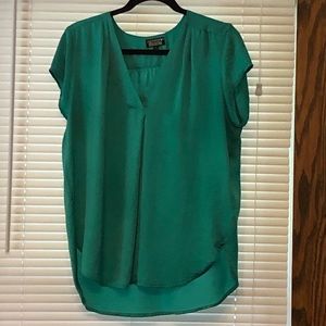 Stitch Fix shimmery emerald green blouse L